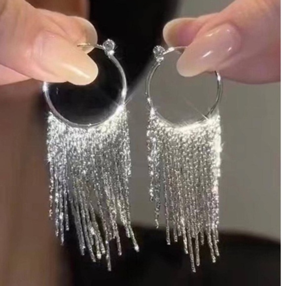 ❤️ FREE Tassel Fringe Chic Glam Modern Party Elegant Drop Moon Hoop Hip Earrings - Picture 3 of 3